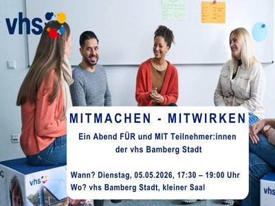 Vier Menschen sitzen im Halbkreis, davor die Veranstaltungsinformationen