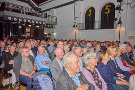 Blick in den voll besetzten Große Saal